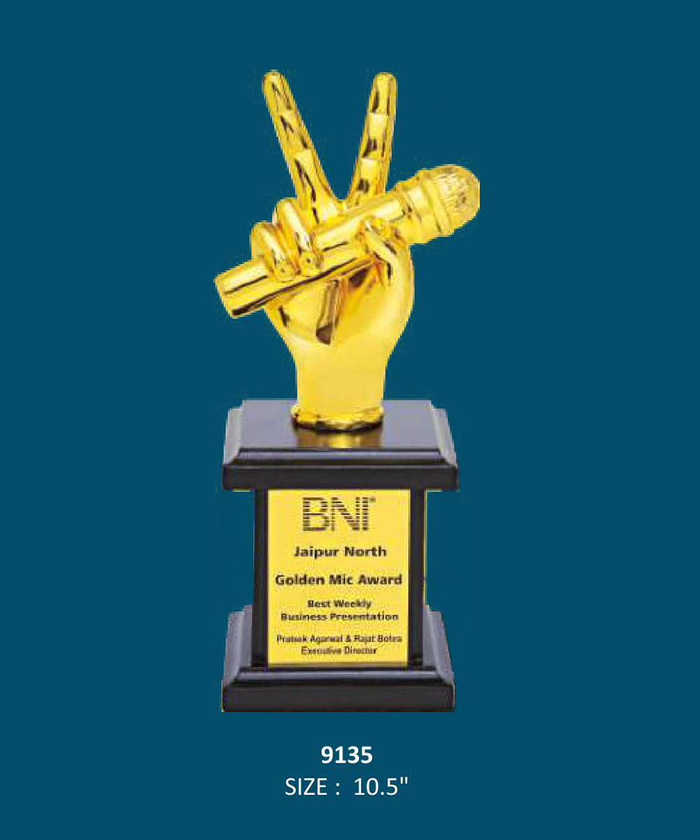 hand hold in mic trophy